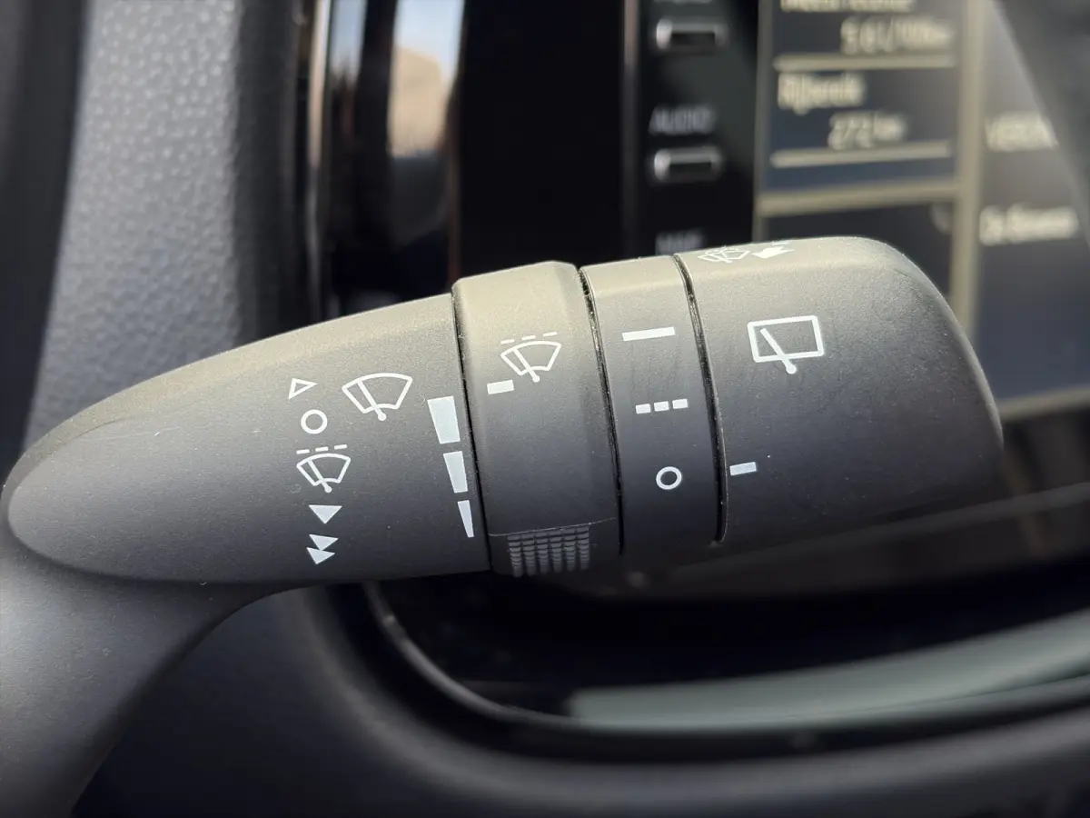 1.0 VVT-i MT Pulse | Trekhaak | Camera | Lichtmetalen velgen | Carplay | Cruise control | Parkeersensoren | Airco