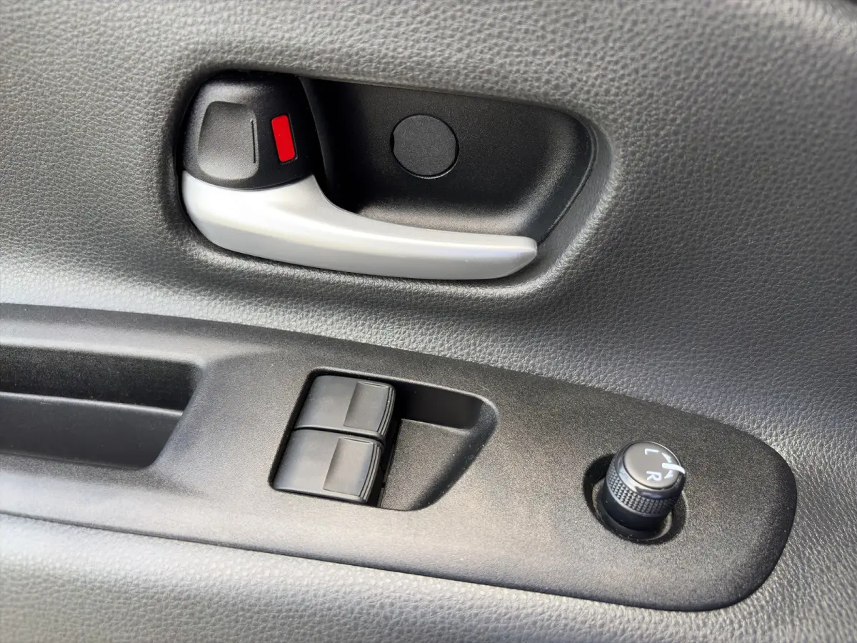 1.0 VVT-i MT Pulse | Trekhaak | Camera | Lichtmetalen velgen | Carplay | Cruise control | Parkeersensoren | Airco