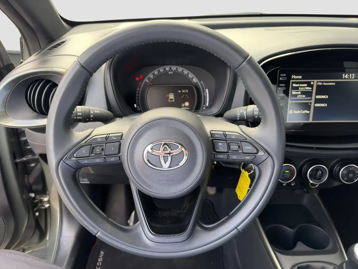 1.0 VVT-i MT Pulse | Trekhaak | Camera | Lichtmetalen velgen | Carplay | Cruise control | Parkeersensoren | Airco