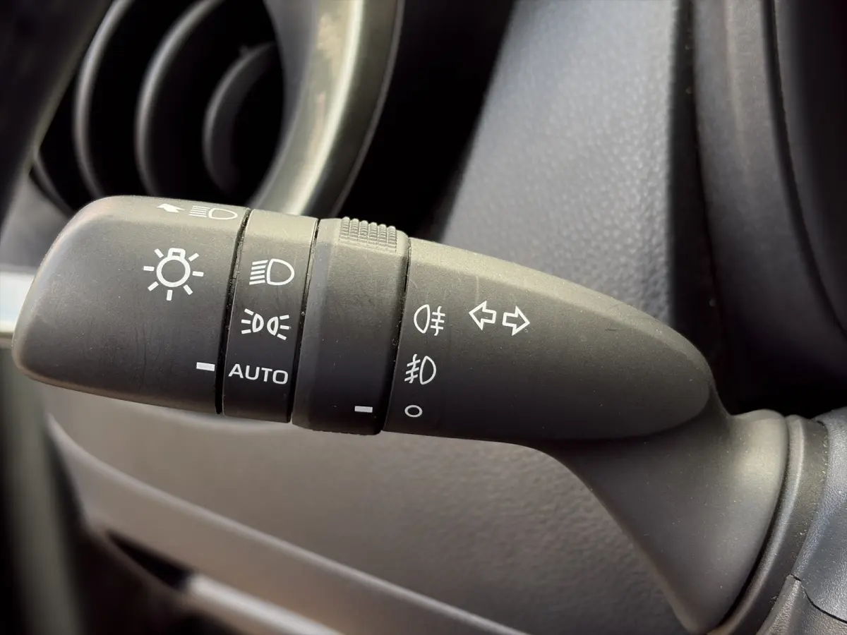1.0 VVT-i MT Pulse | Trekhaak | Camera | Lichtmetalen velgen | Carplay | Cruise control | Parkeersensoren | Airco