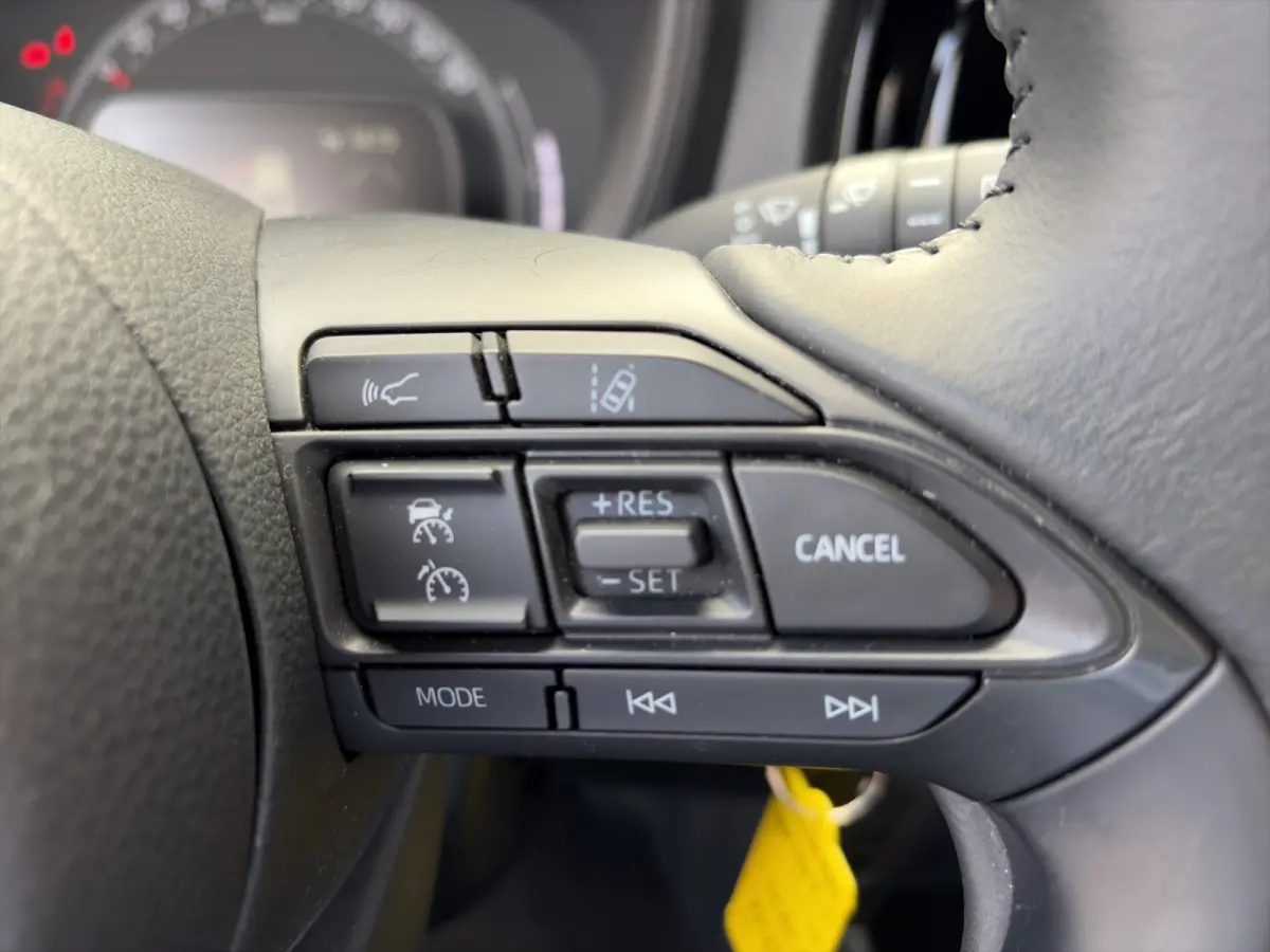 1.0 VVT-i MT Pulse | Trekhaak | Camera | Lichtmetalen velgen | Carplay | Cruise control | Parkeersensoren | Airco