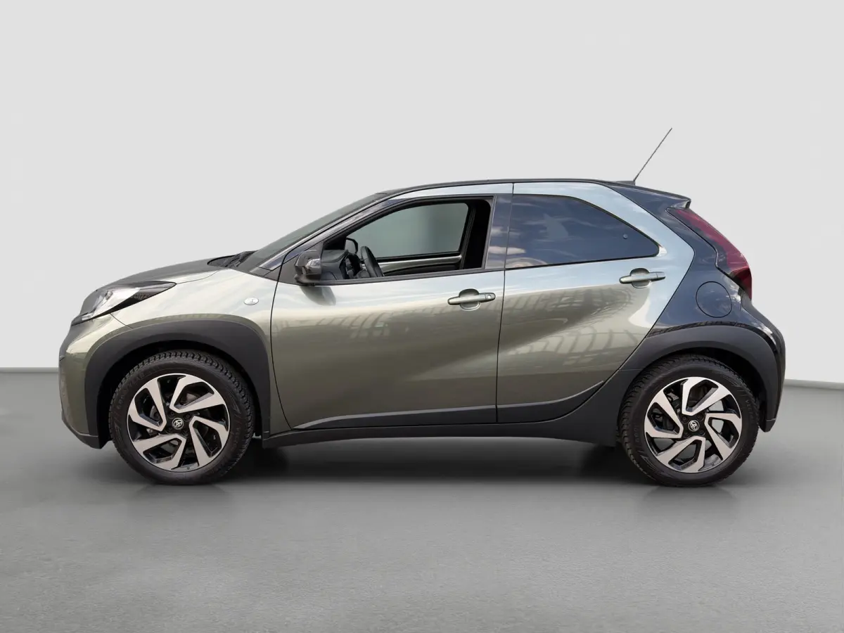 1.0 VVT-i MT Pulse | Trekhaak | Camera | Lichtmetalen velgen | Carplay | Cruise control | Parkeersensoren | Airco
