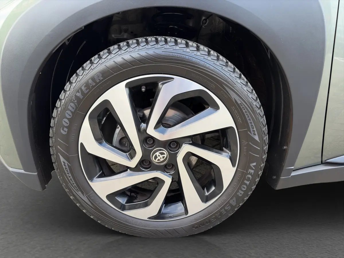 1.0 VVT-i MT Pulse | Trekhaak | Camera | Lichtmetalen velgen | Carplay | Cruise control | Parkeersensoren | Airco