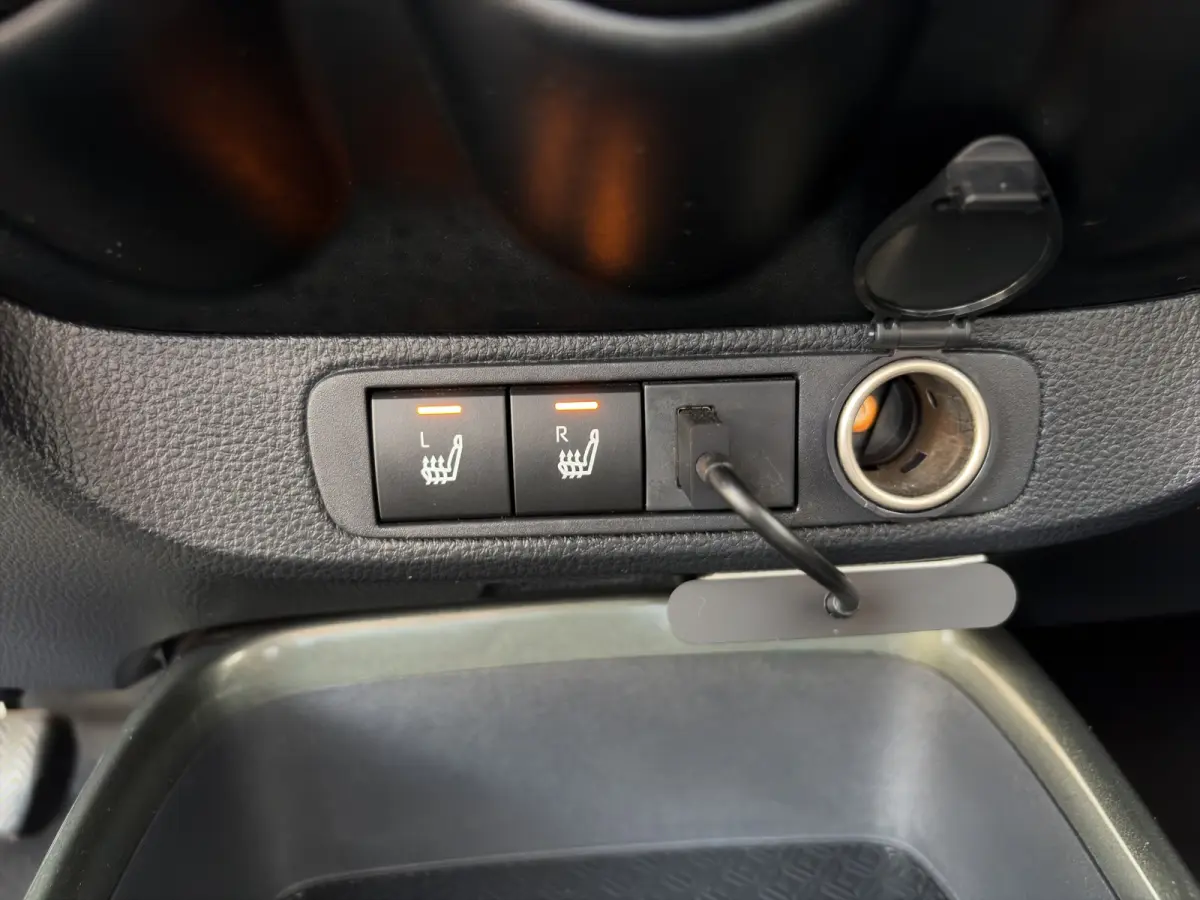 1.0 VVT-i MT Pulse | Trekhaak | Camera | Lichtmetalen velgen | Carplay | Cruise control | Parkeersensoren | Airco