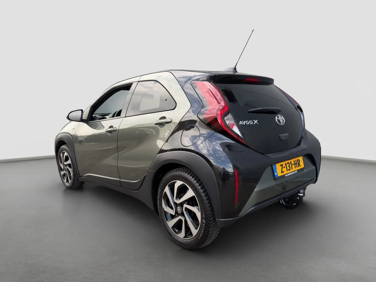 1.0 VVT-i MT Pulse | Trekhaak | Camera | Lichtmetalen velgen | Carplay | Cruise control | Parkeersensoren | Airco