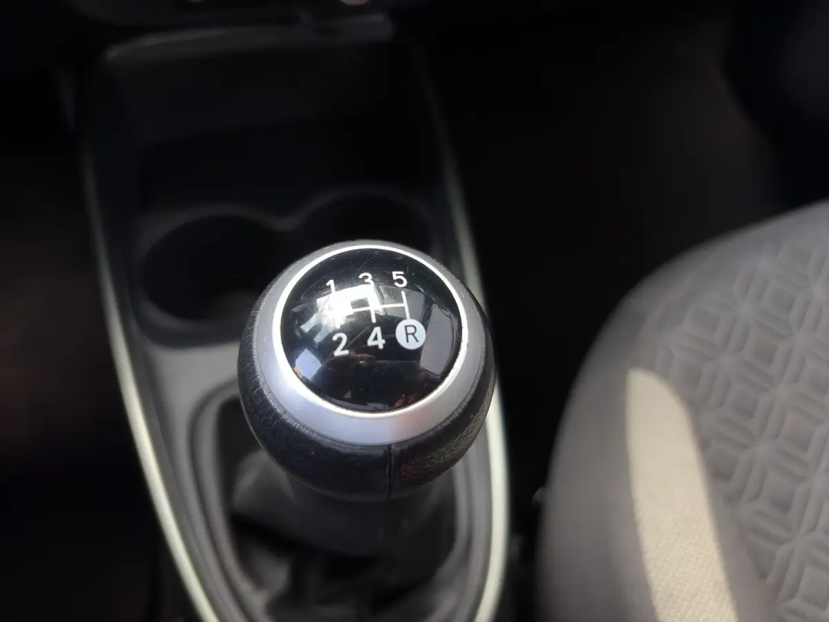 1.0 VVT-i MT Pulse | Trekhaak | Camera | Lichtmetalen velgen | Carplay | Cruise control | Parkeersensoren | Airco