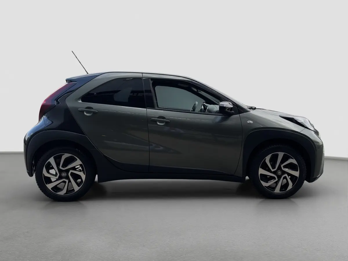 1.0 VVT-i MT Pulse | Trekhaak | Camera | Lichtmetalen velgen | Carplay | Cruise control | Parkeersensoren | Airco