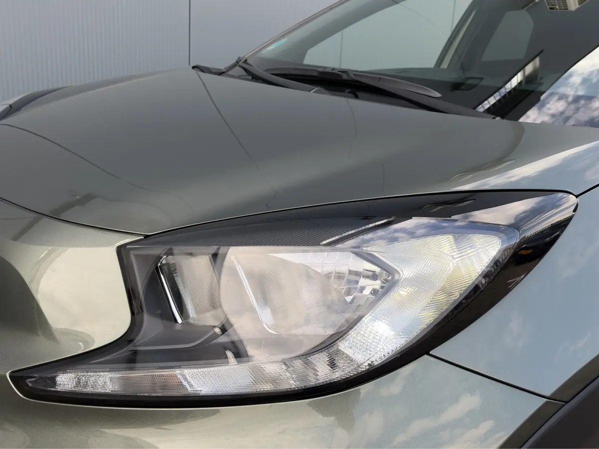 1.0 VVT-i MT Pulse | Trekhaak | Camera | Lichtmetalen velgen | Carplay | Cruise control | Parkeersensoren | Airco