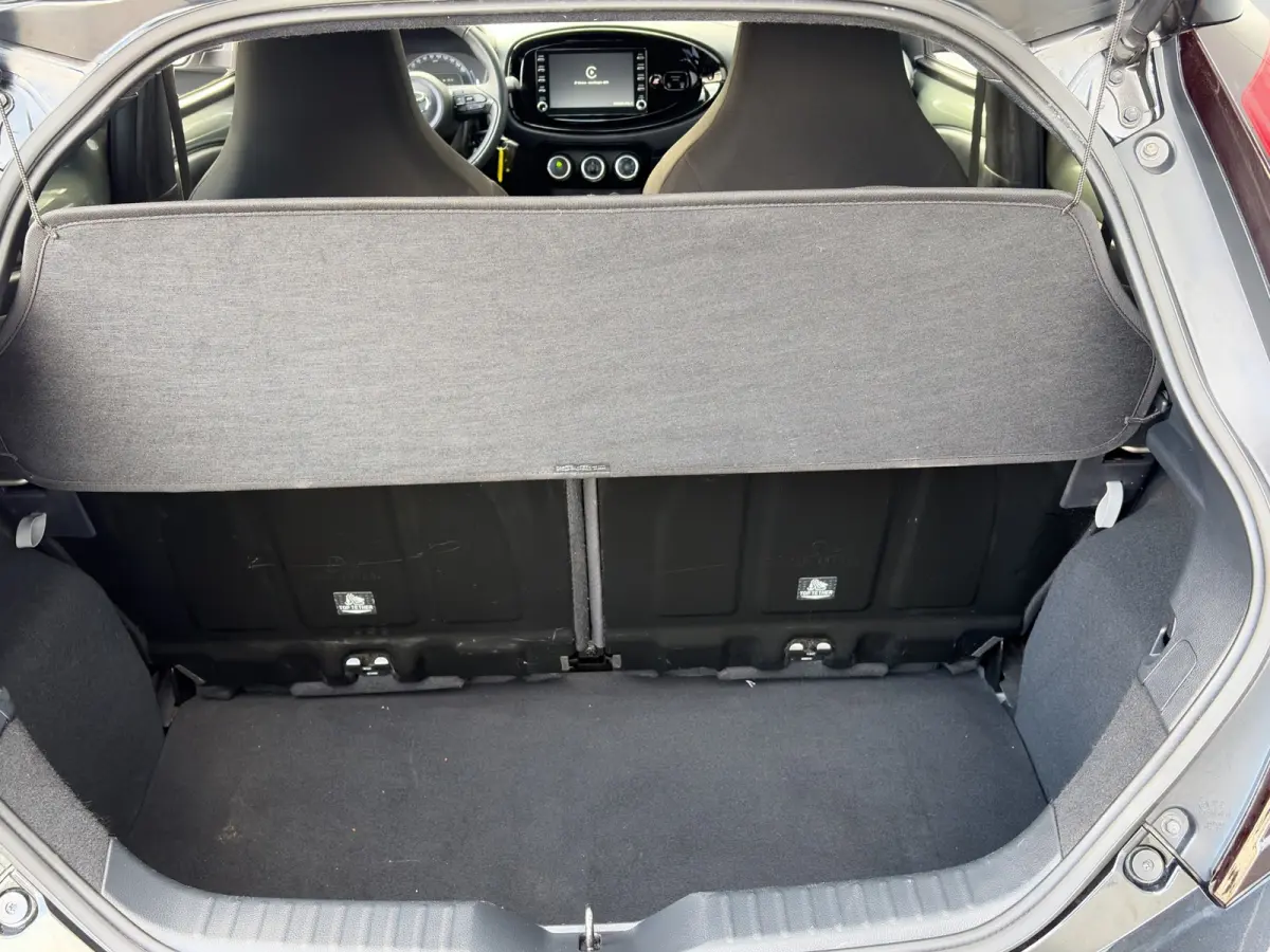 1.0 VVT-i MT Pulse | Trekhaak | Camera | Lichtmetalen velgen | Carplay | Cruise control | Parkeersensoren | Airco