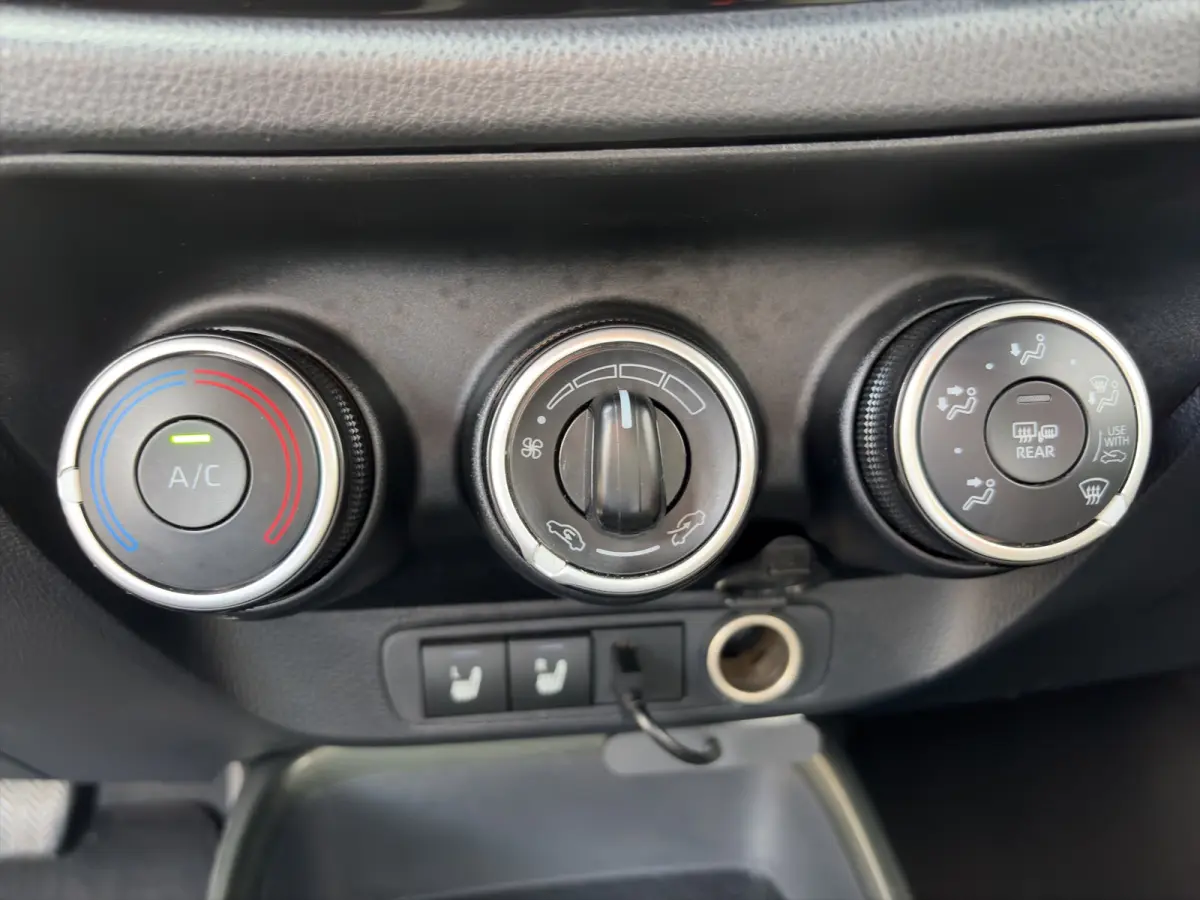 1.0 VVT-i MT Pulse | Trekhaak | Camera | Lichtmetalen velgen | Carplay | Cruise control | Parkeersensoren | Airco