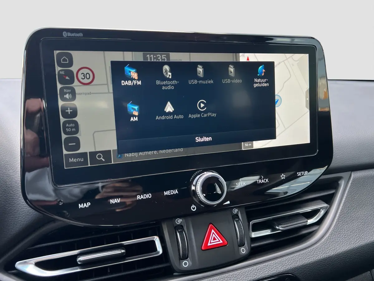 1.0 T-GDi 120pk MHEV Comfort Smart | Camera | Climate controle | Carplay | Cruise controle | Draadloos laden | Keyless entry | LED verlichting | Navigatie | Lichtmetalen velgen | Inklapbare 
