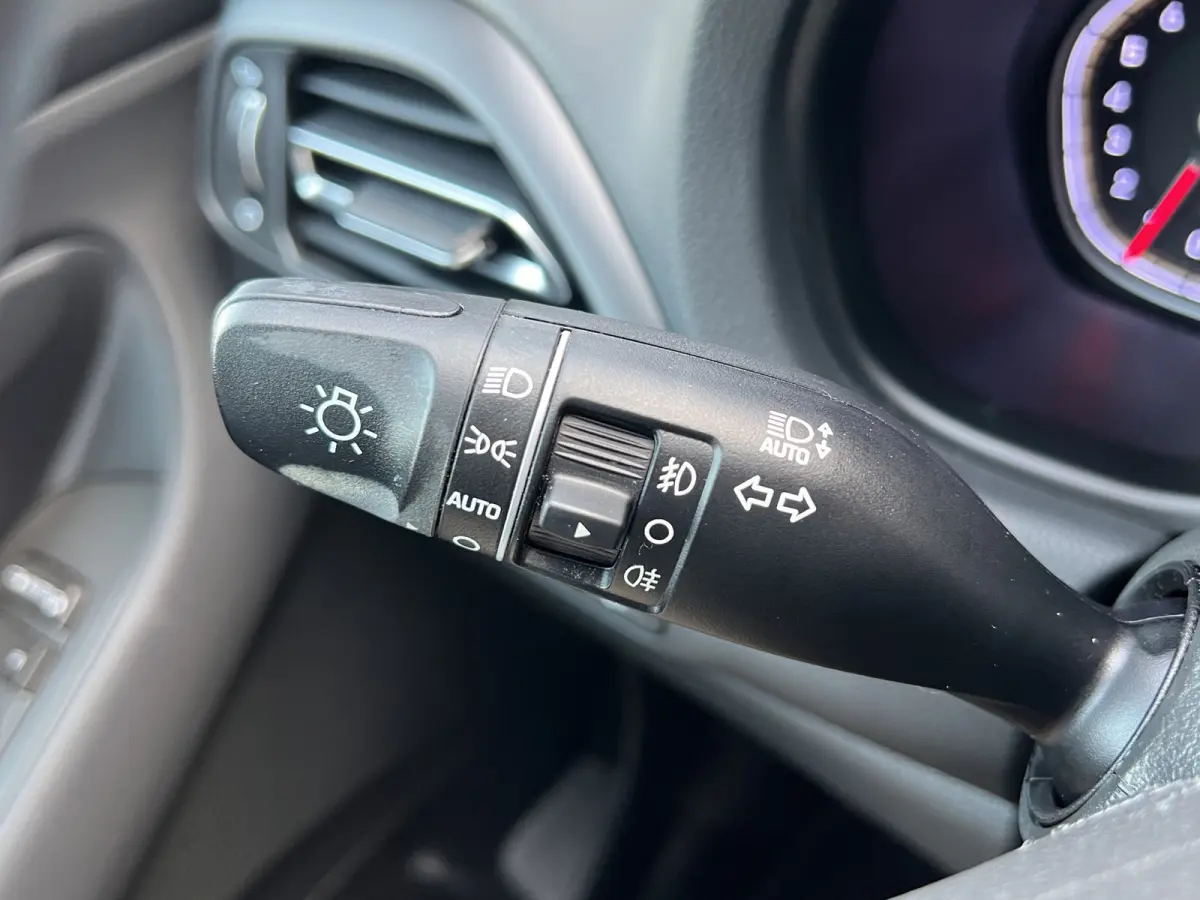 1.0 T-GDi 120pk MHEV Comfort Smart | Camera | Climate controle | Carplay | Cruise controle | Draadloos laden | Keyless entry | LED verlichting | Navigatie | Lichtmetalen velgen | Inklapbare 