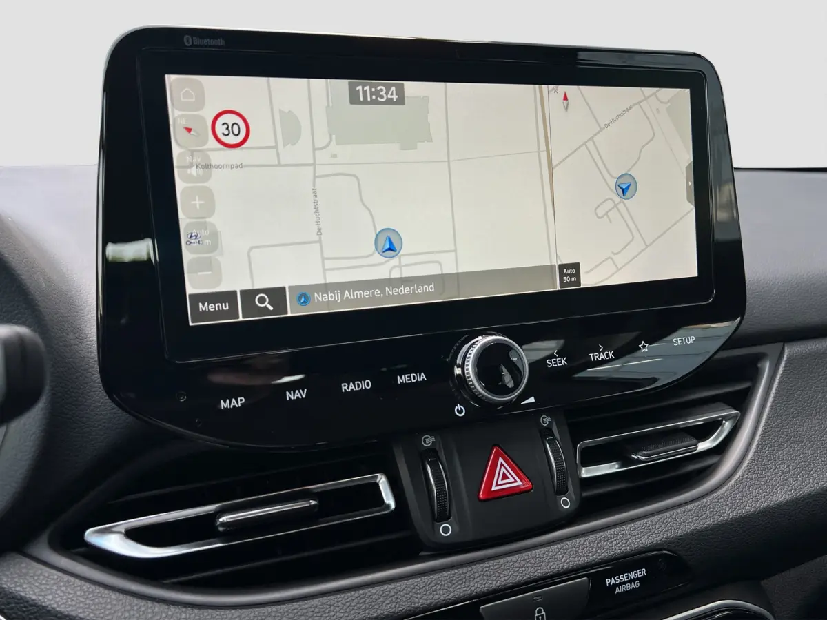 1.0 T-GDi 120pk MHEV Comfort Smart | Camera | Climate controle | Carplay | Cruise controle | Draadloos laden | Keyless entry | LED verlichting | Navigatie | Lichtmetalen velgen | Inklapbare 