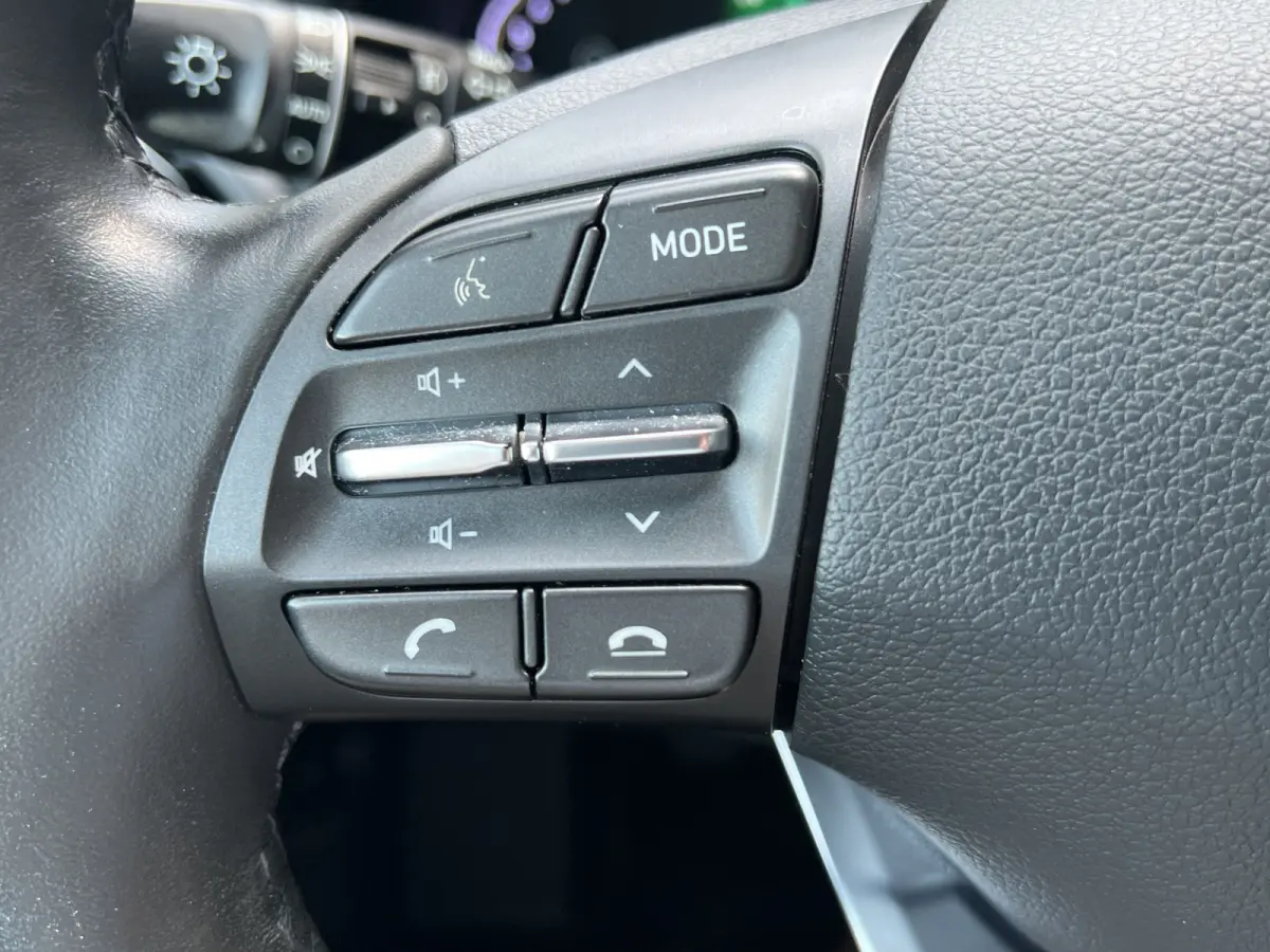1.0 T-GDi 120pk MHEV Comfort Smart | Camera | Climate controle | Carplay | Cruise controle | Draadloos laden | Keyless entry | LED verlichting | Navigatie | Lichtmetalen velgen | Inklapbare 