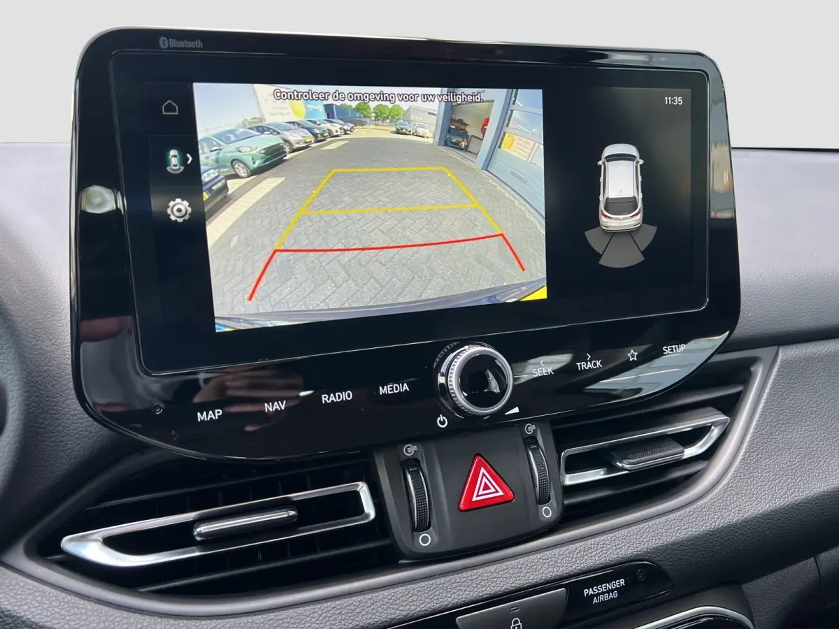 1.0 T-GDi 120pk MHEV Comfort Smart | Camera | Climate controle | Carplay | Cruise controle | Draadloos laden | Keyless entry | LED verlichting | Navigatie | Lichtmetalen velgen | Inklapbare 