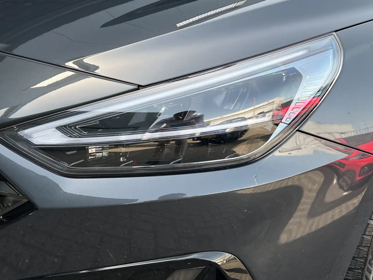 1.0 T-GDi 120pk MHEV Comfort Smart | Camera | Climate controle | Carplay | Cruise controle | Draadloos laden | Keyless entry | LED verlichting | Navigatie | Lichtmetalen velgen | Inklapbare 