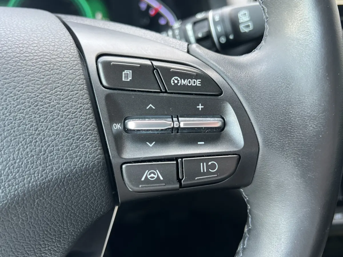 1.0 T-GDi 120pk MHEV Comfort Smart | Camera | Climate controle | Carplay | Cruise controle | Draadloos laden | Keyless entry | LED verlichting | Navigatie | Lichtmetalen velgen | Inklapbare 
