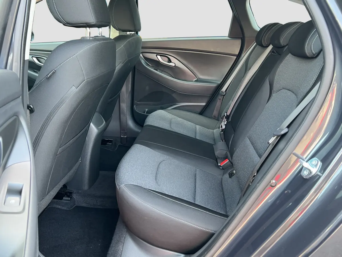 1.0 T-GDi 120pk MHEV Comfort Smart | Camera | Climate controle | Carplay | Cruise controle | Draadloos laden | Keyless entry | LED verlichting | Navigatie | Lichtmetalen velgen | Inklapbare 