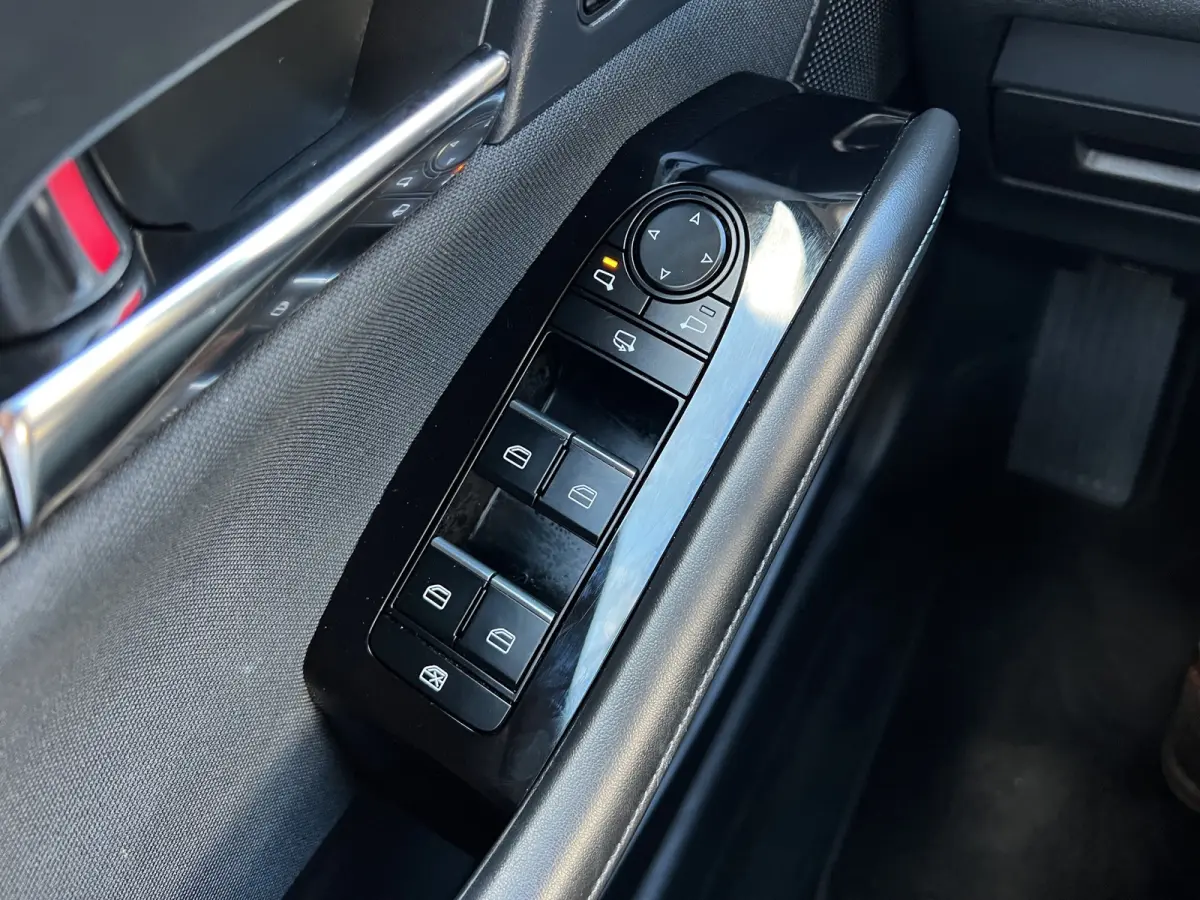 2.0 186pk e-SkyActiv-X M Hybrid Exclusive-line | Camera | Adaptive cruise controle | Carplay | Dodehoek detectie | Climate controle | Draadloos laden | Keyless entry | Parkeersensoren voor e