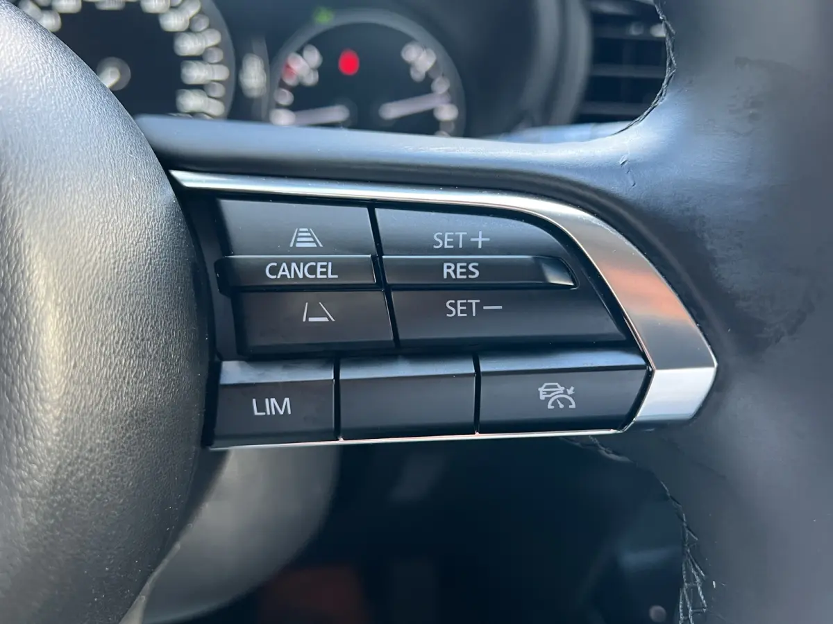 2.0 186pk e-SkyActiv-X M Hybrid Exclusive-line | Camera | Adaptive cruise controle | Carplay | Dodehoek detectie | Climate controle | Draadloos laden | Keyless entry | Parkeersensoren voor e