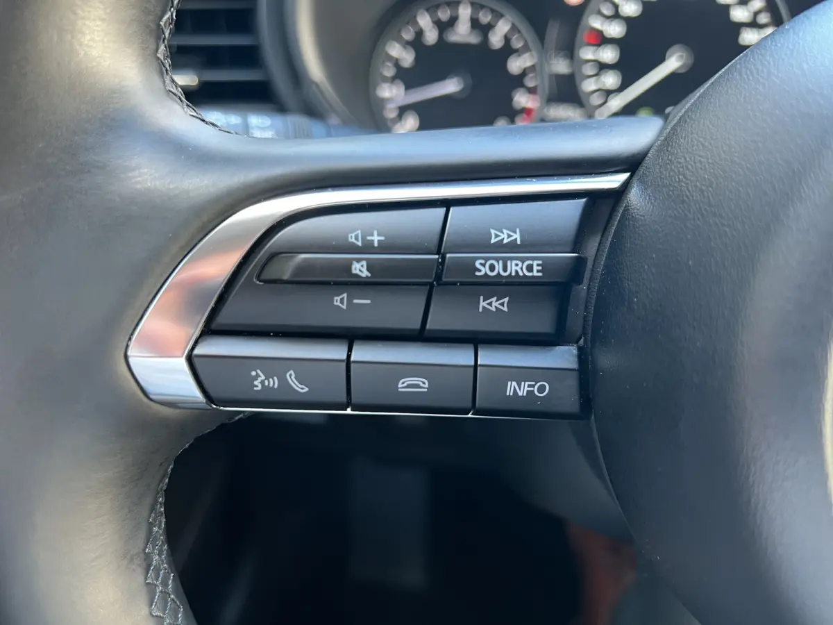 2.0 186pk e-SkyActiv-X M Hybrid Exclusive-line | Camera | Adaptive cruise controle | Carplay | Dodehoek detectie | Climate controle | Draadloos laden | Keyless entry | Parkeersensoren voor e