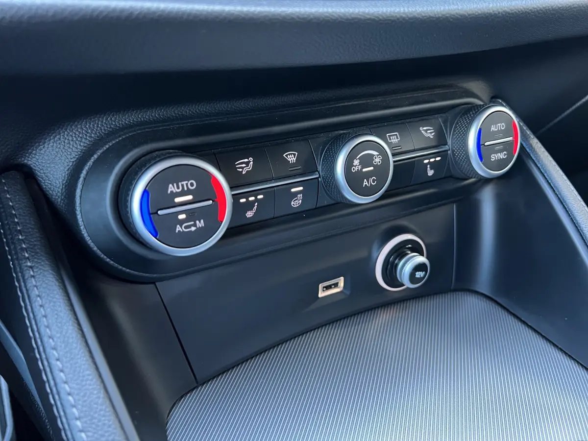 2.0 T 200pk AWD Super | 19'' velgen | Navigatie | Active suspension | Carplay | Elektrische stoelen | Adaptive crusie controle | Camera | Elektrische achterklep | Stoelgeheugen | Dodehoek de