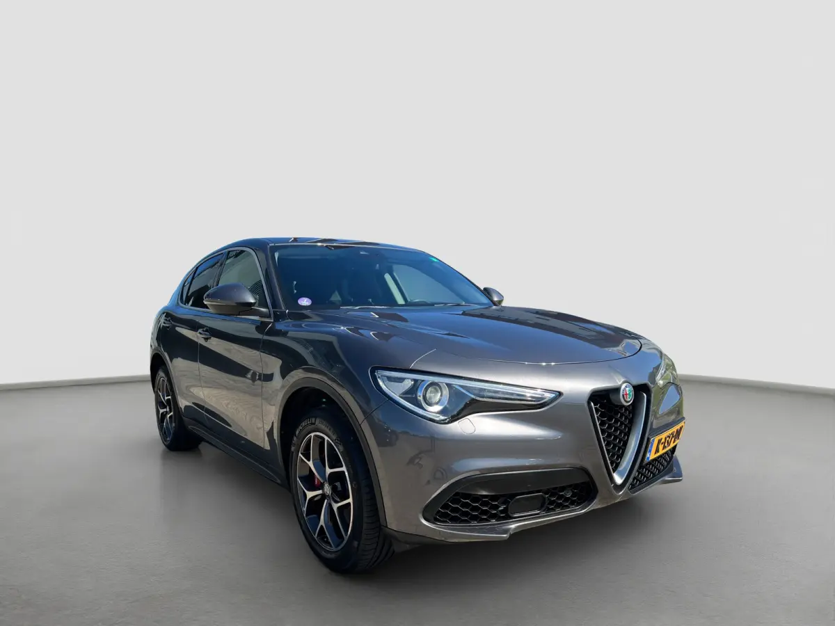 2.0 T 200pk AWD Super | 19'' velgen | Navigatie | Active suspension | Carplay | Elektrische stoelen | Adaptive crusie controle | Camera | Elektrische achterklep | Stoelgeheugen | Dodehoek de