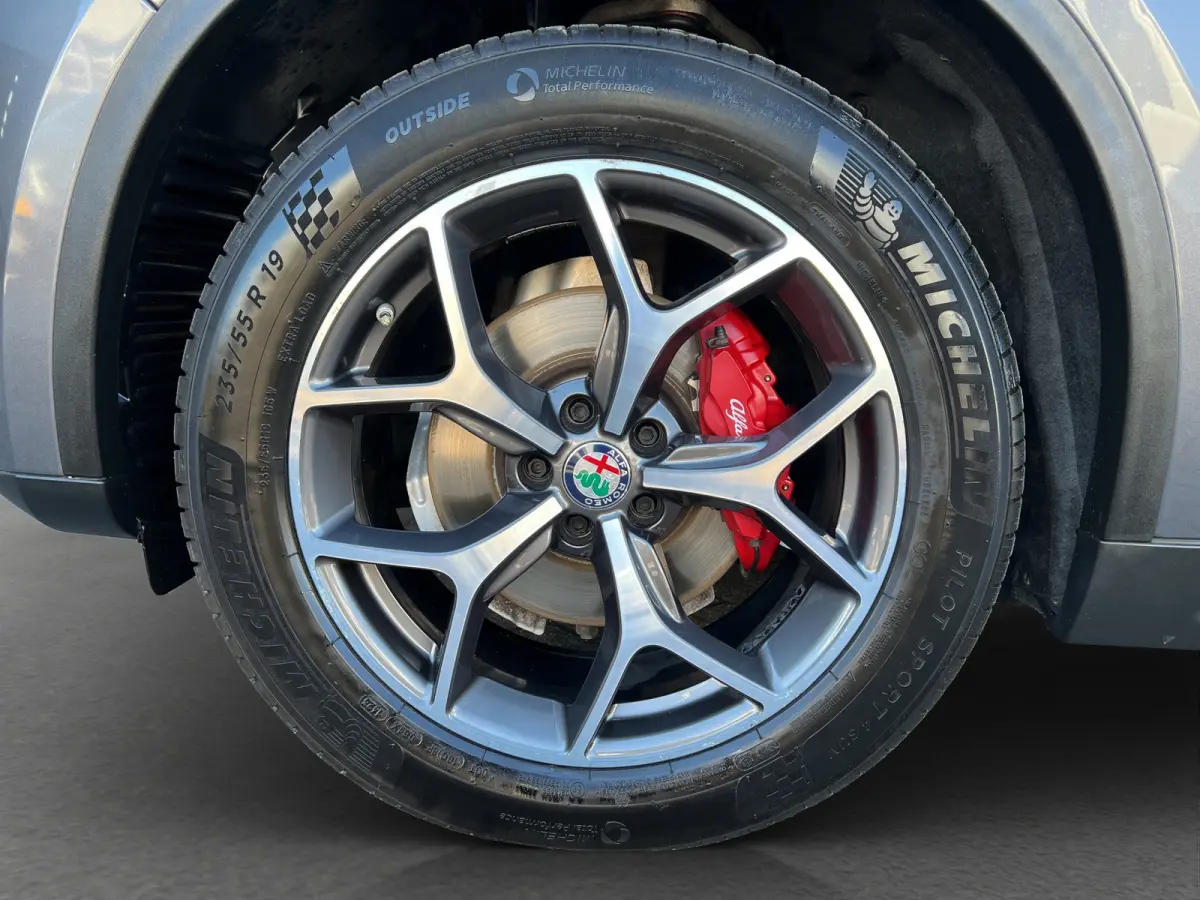2.0 T 200pk AWD Super | 19'' velgen | Navigatie | Active suspension | Carplay | Elektrische stoelen | Adaptive crusie controle | Camera | Elektrische achterklep | Stoelgeheugen | Dodehoek de