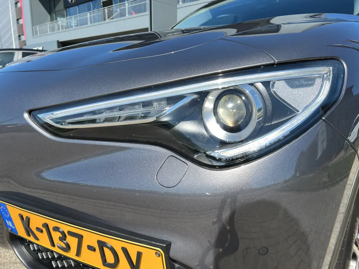2.0 T 200pk AWD Super | 19'' velgen | Navigatie | Active suspension | Carplay | Elektrische stoelen | Adaptive crusie controle | Camera | Elektrische achterklep | Stoelgeheugen | Dodehoek de