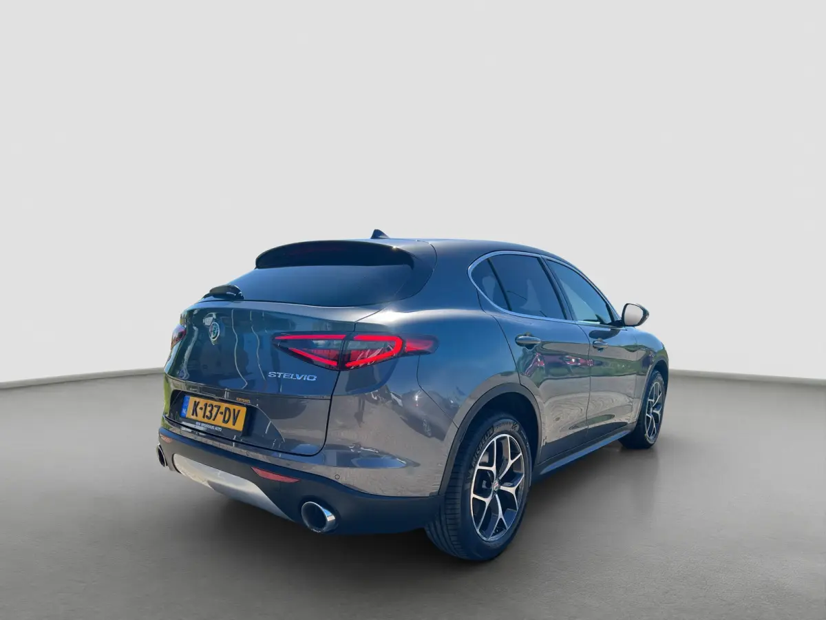 2.0 T 200pk AWD Super | 19'' velgen | Navigatie | Active suspension | Carplay | Elektrische stoelen | Adaptive crusie controle | Camera | Elektrische achterklep | Stoelgeheugen | Dodehoek de
