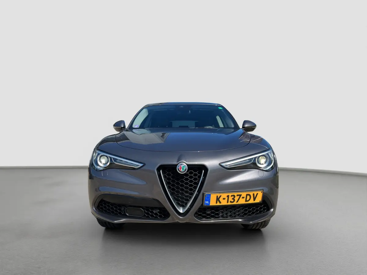 2.0 T 200pk AWD Super | 19'' velgen | Navigatie | Active suspension | Carplay | Elektrische stoelen | Adaptive crusie controle | Camera | Elektrische achterklep | Stoelgeheugen | Dodehoek de