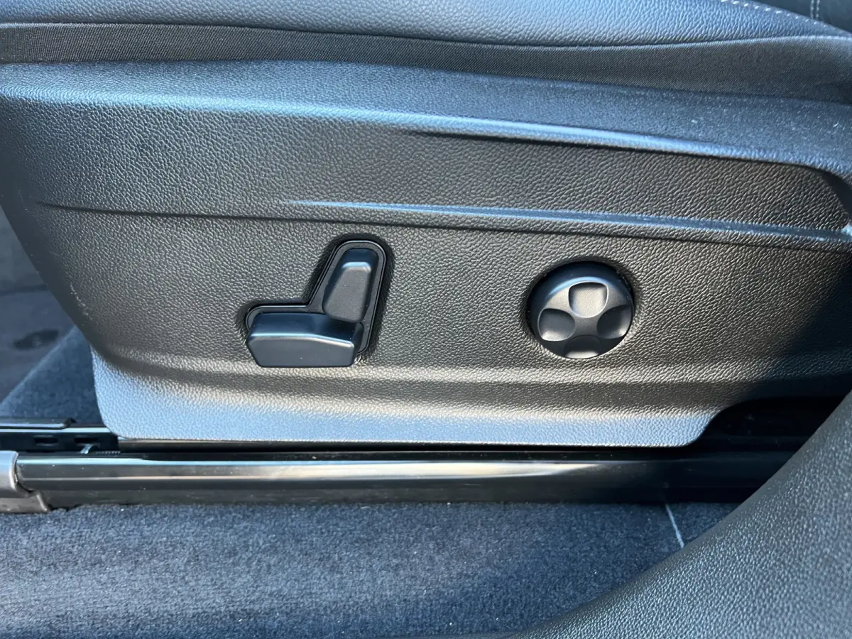 2.0 T 200pk AWD Super | 19'' velgen | Navigatie | Active suspension | Carplay | Elektrische stoelen | Adaptive crusie controle | Camera | Elektrische achterklep | Stoelgeheugen | Dodehoek de