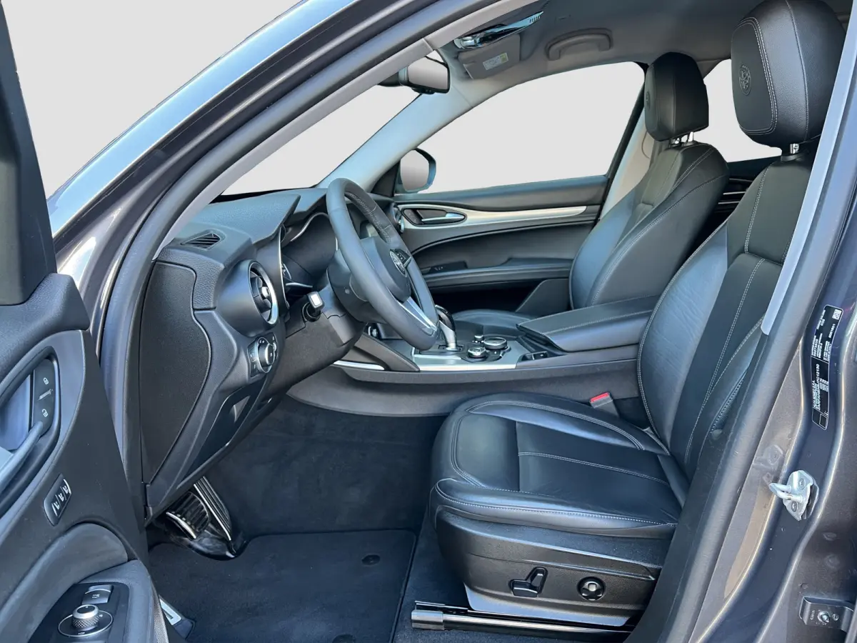 2.0 T 200pk AWD Super | 19'' velgen | Navigatie | Active suspension | Carplay | Elektrische stoelen | Adaptive crusie controle | Camera | Elektrische achterklep | Stoelgeheugen | Dodehoek de