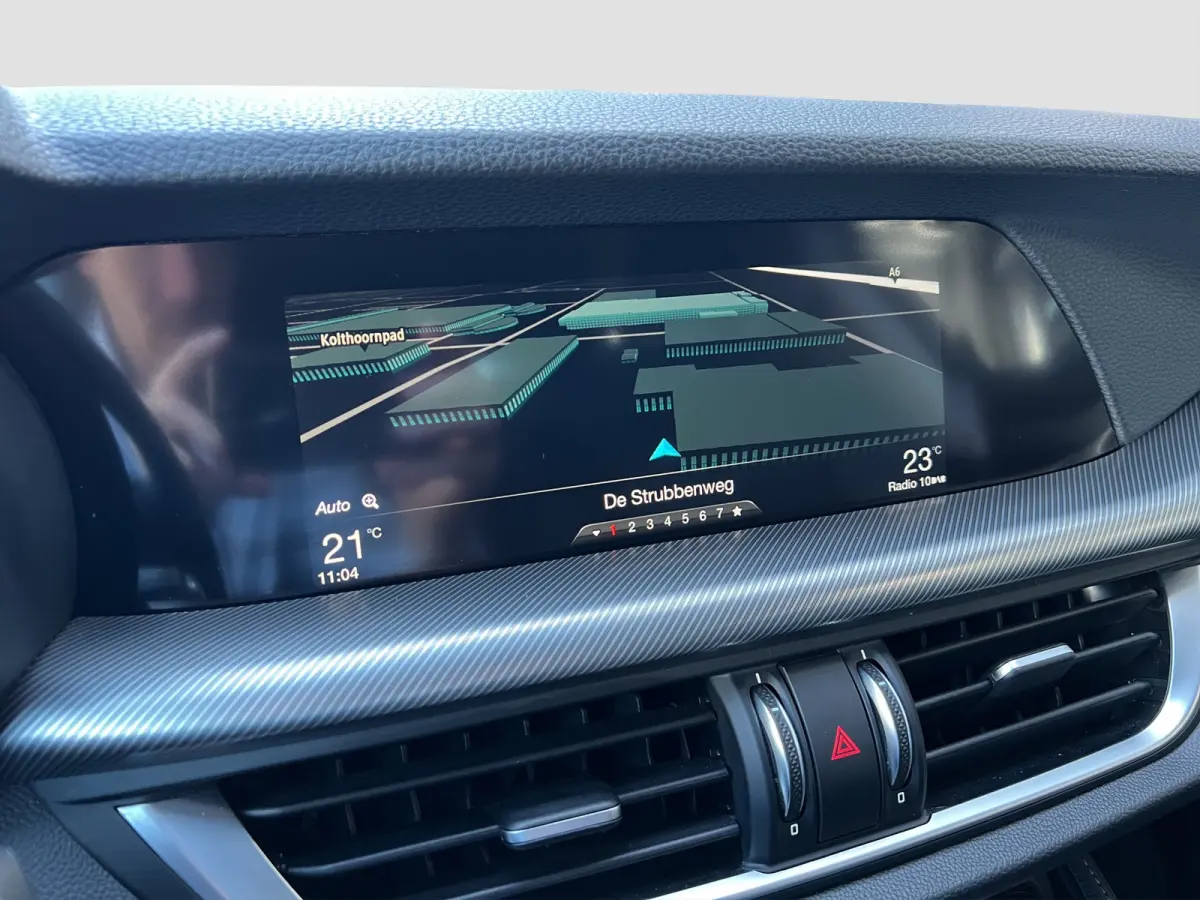 2.0 T 200pk AWD Super | 19'' velgen | Navigatie | Active suspension | Carplay | Elektrische stoelen | Adaptive crusie controle | Camera | Elektrische achterklep | Stoelgeheugen | Dodehoek de