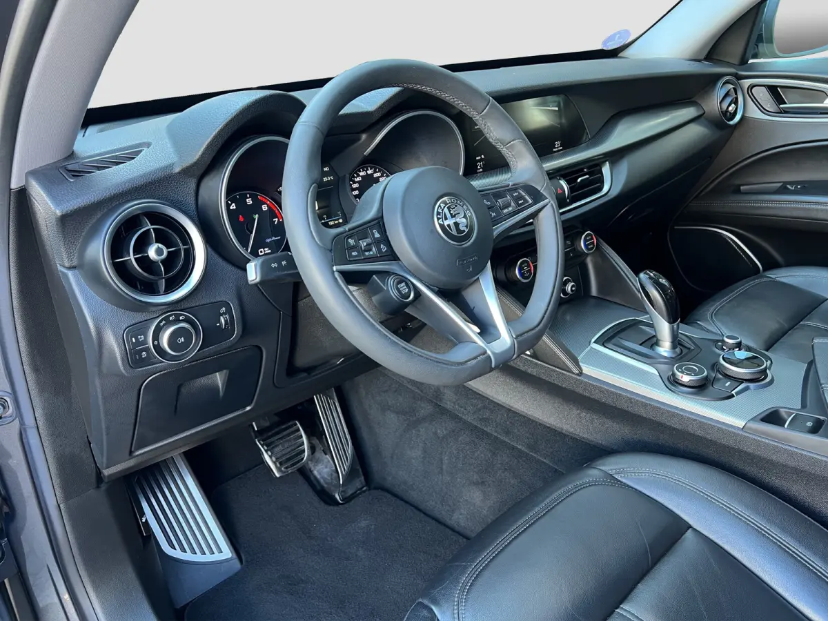 2.0 T 200pk AWD Super | 19'' velgen | Navigatie | Active suspension | Carplay | Elektrische stoelen | Adaptive crusie controle | Camera | Elektrische achterklep | Stoelgeheugen | Dodehoek de