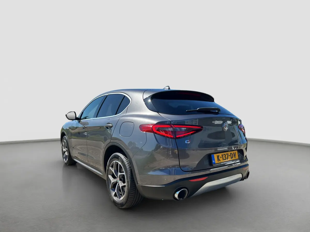 2.0 T 200pk AWD Super | 19'' velgen | Navigatie | Active suspension | Carplay | Elektrische stoelen | Adaptive crusie controle | Camera | Elektrische achterklep | Stoelgeheugen | Dodehoek de