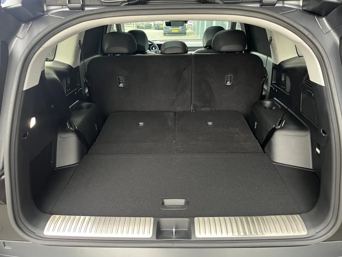Lounge AWD+ 7p. 110.3 kWh 429pk | Unieke Two Tone Wrap | Premium Audio | Adaptive cruise control | Dodehoek detectie | 21'' velgen | Elektrische achterklep | Full LED | Warmtepomp | 360 grad