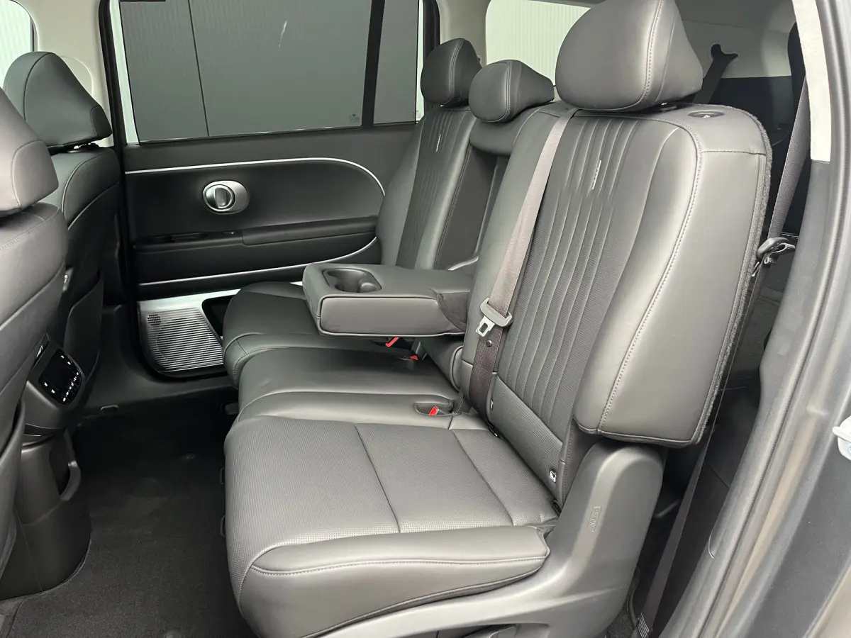 Lounge AWD+ 7p. 110.3 kWh 429pk | Unieke Two Tone Wrap | Premium Audio | Adaptive cruise control | Dodehoek detectie | 21'' velgen | Elektrische achterklep | Full LED | Warmtepomp | 360 grad