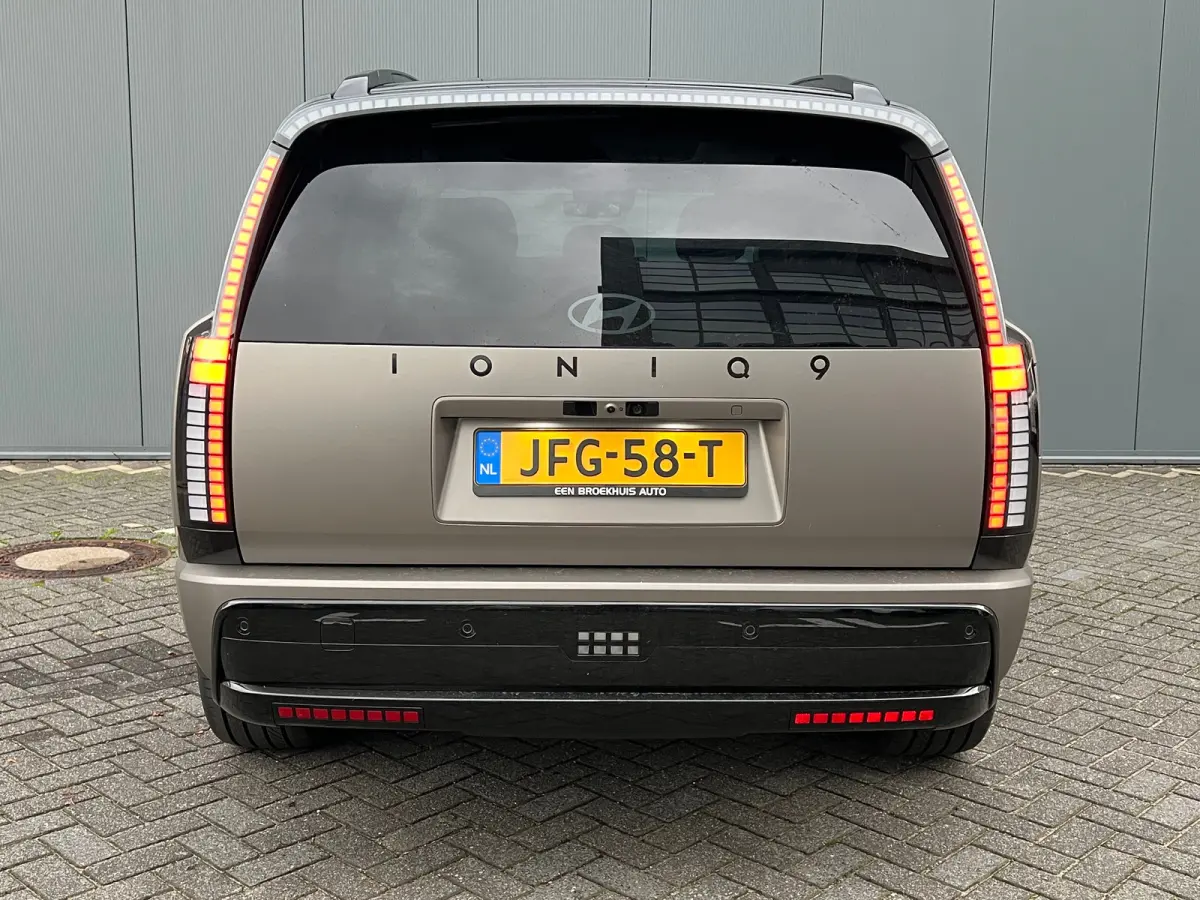 Lounge AWD+ 7p. 110.3 kWh 429pk | Unieke Two Tone Wrap | Premium Audio | Adaptive cruise control | Dodehoek detectie | 21'' velgen | Elektrische achterklep | Full LED | Warmtepomp | 360 grad