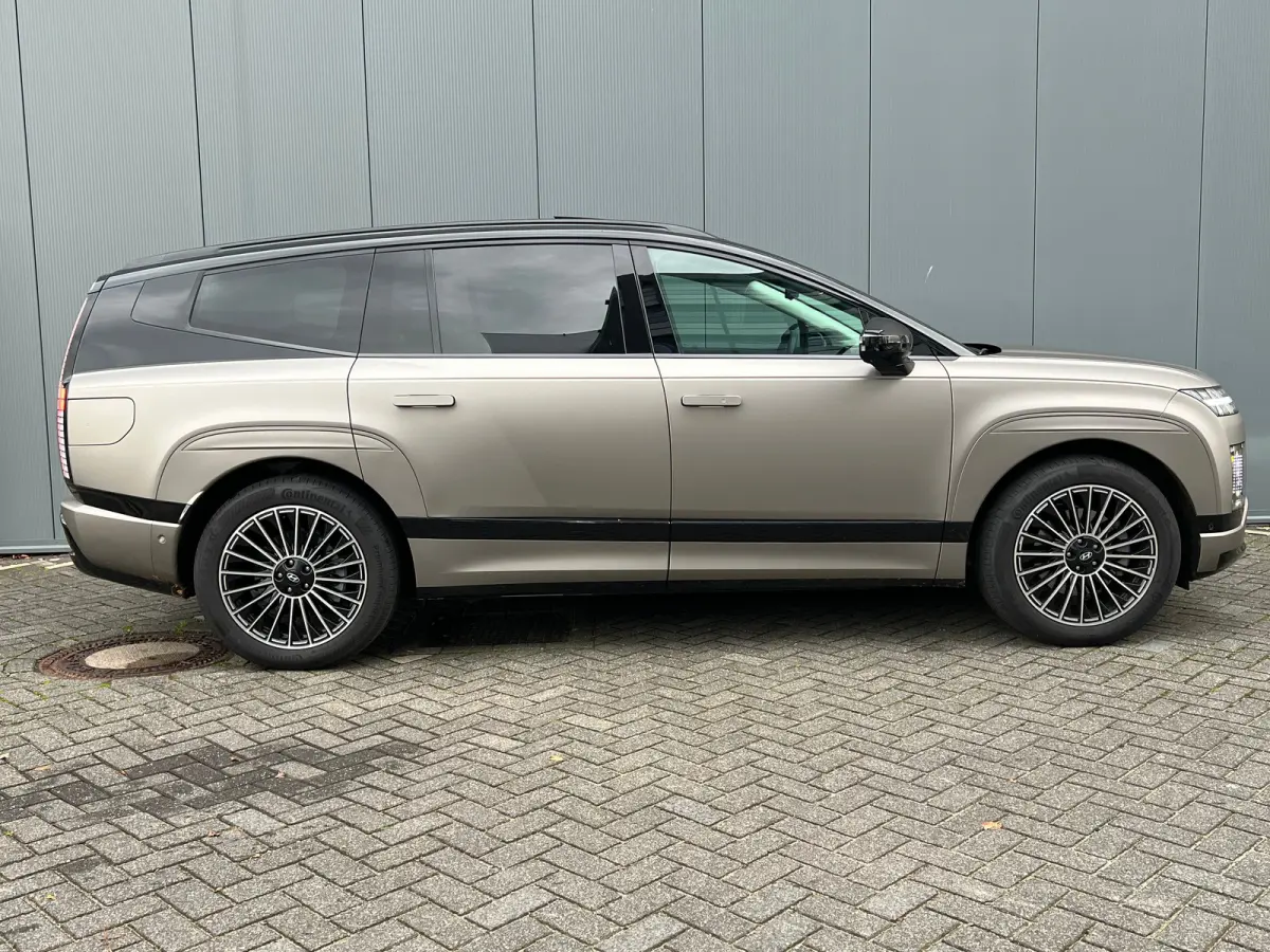 Lounge AWD+ 7p. 110.3 kWh 429pk | Unieke Two Tone Wrap | Premium Audio | Adaptive cruise control | Dodehoek detectie | 21'' velgen | Elektrische achterklep | Full LED | Warmtepomp | 360 grad