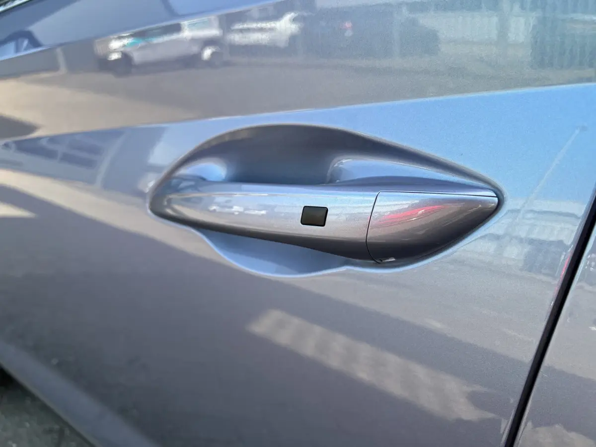 Premium 1.0 T-GDi Automaat | Camera | Climate controle | Carplay | Stoelverwarming | Digitaal cockpit | Stuurverwarming | Privacy Glass | Dodehoekdetectie