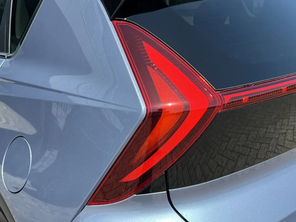 Premium 1.0 T-GDi Automaat | Camera | Climate controle | Carplay | Stoelverwarming | Digitaal cockpit | Stuurverwarming | Privacy Glass | Dodehoekdetectie
