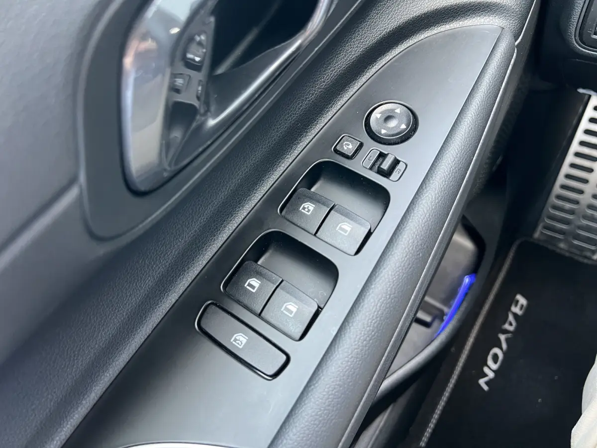 Premium 1.0 T-GDi Automaat | Camera | Climate controle | Carplay | Stoelverwarming | Digitaal cockpit | Stuurverwarming | Privacy Glass | Dodehoekdetectie