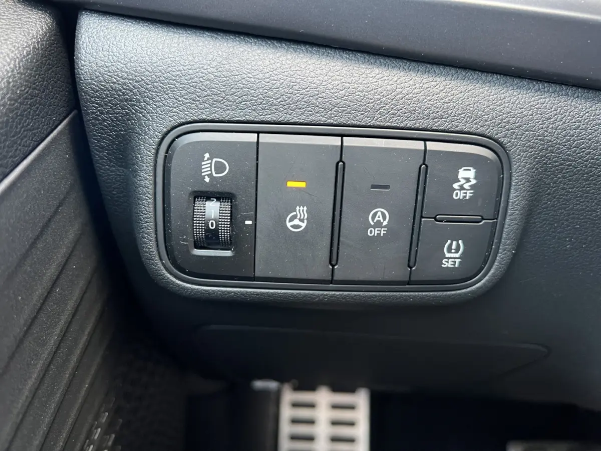 Premium 1.0 T-GDi Automaat | Camera | Climate controle | Carplay | Stoelverwarming | Digitaal cockpit | Stuurverwarming | Privacy Glass | Dodehoekdetectie