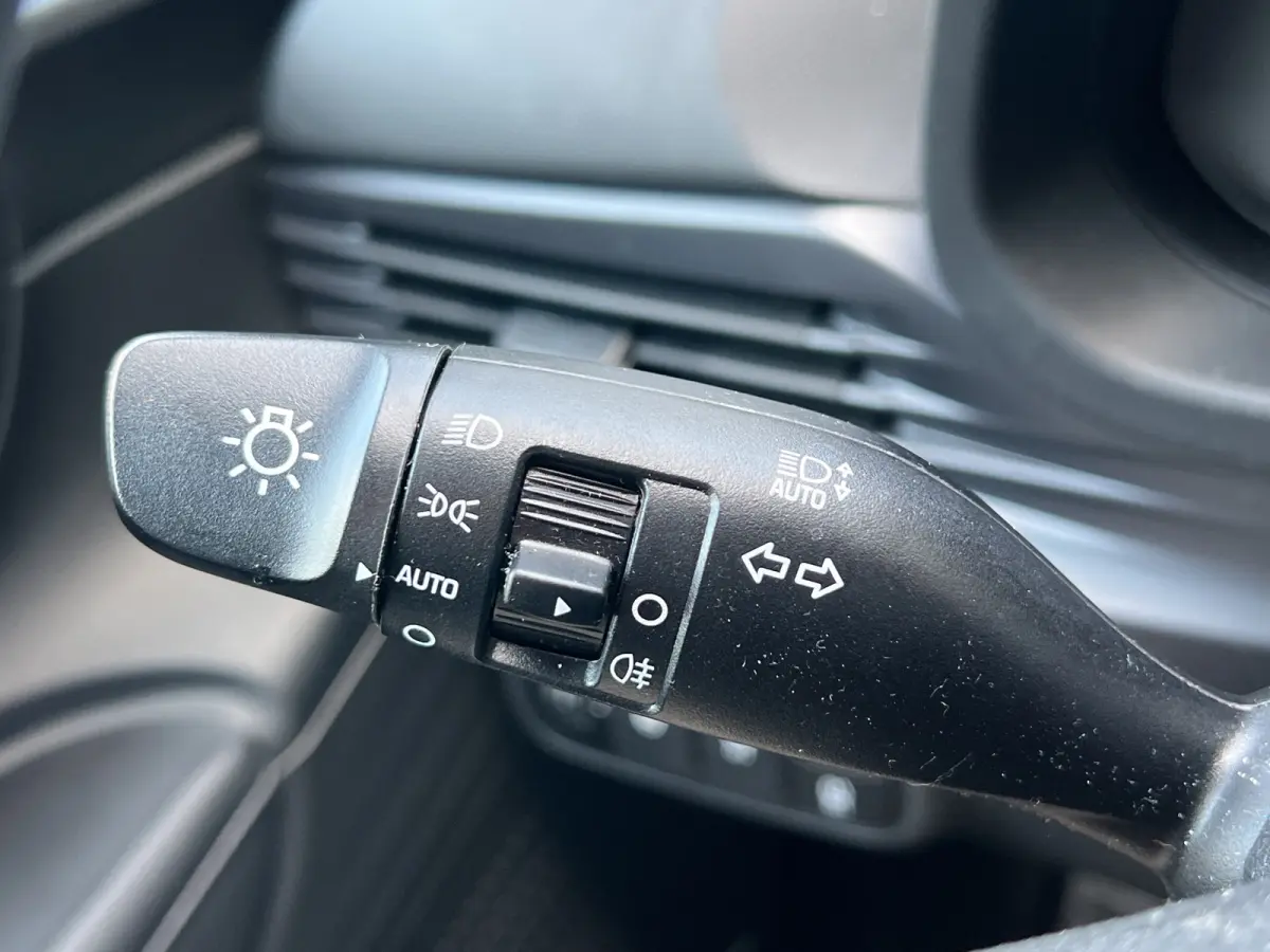 Premium 1.0 T-GDi Automaat | Camera | Climate controle | Carplay | Stoelverwarming | Digitaal cockpit | Stuurverwarming | Privacy Glass | Dodehoekdetectie