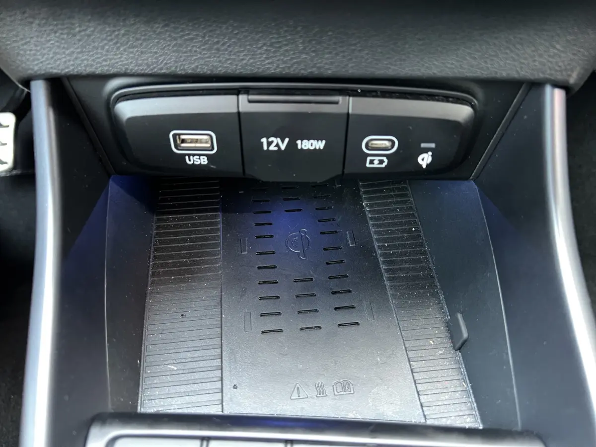 Premium 1.0 T-GDi Automaat | Camera | Climate controle | Carplay | Stoelverwarming | Digitaal cockpit | Stuurverwarming | Privacy Glass | Dodehoekdetectie