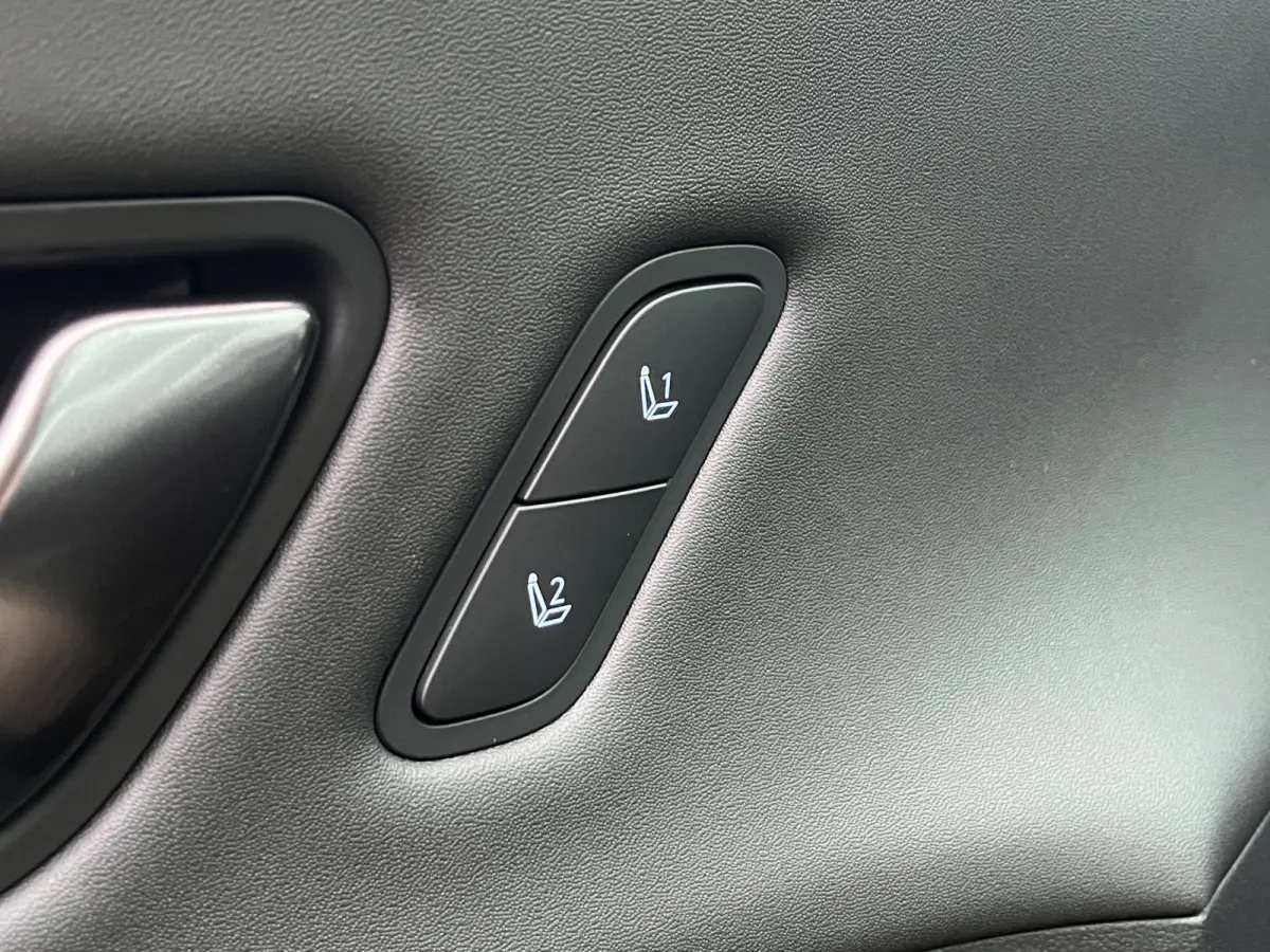 N-Line 65.4 kWh 217pk SOH 100% | Premium audio | 360 camera | Bestuurdersstoel met geheugen | Adaptive cruise control | Dodehoek detectie | Full LED koplampen | Stoelverwarming | Stoelventil