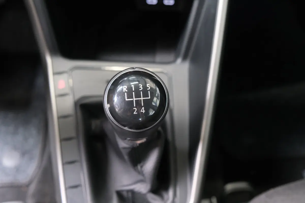 1.0 TSI R-Line Edition - N.A.P. Airco, Cruise, Navi, Carplay, Camera.
