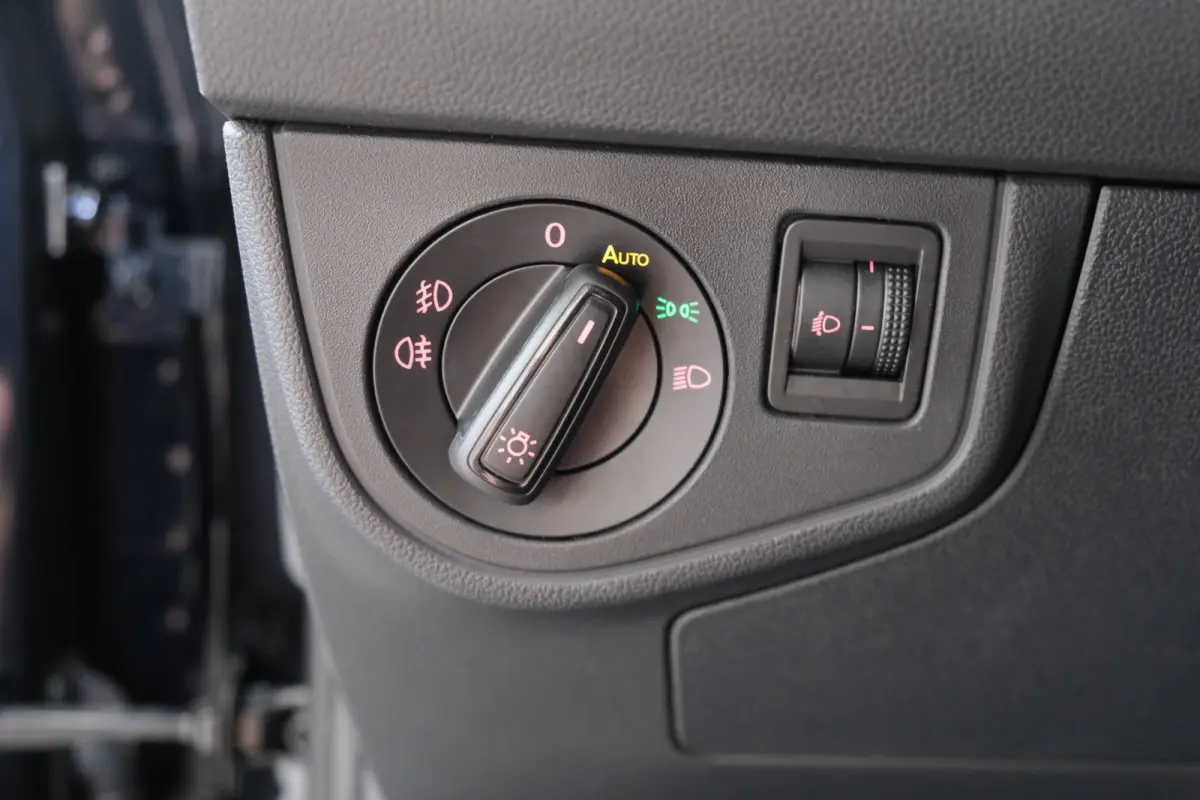 1.0 TSI R-Line Edition - N.A.P. Airco, Cruise, Navi, Carplay, Camera.
