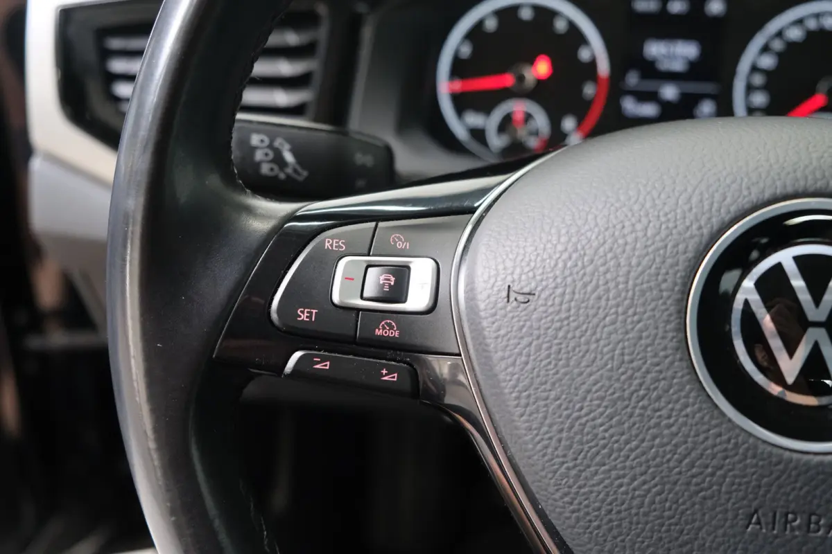 1.0 TSI R-Line Edition - N.A.P. Airco, Cruise, Navi, Carplay, Camera.